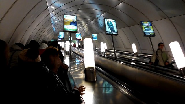 Fly IQ4516 Tornado Slim, тест камеры - На эскалаторе