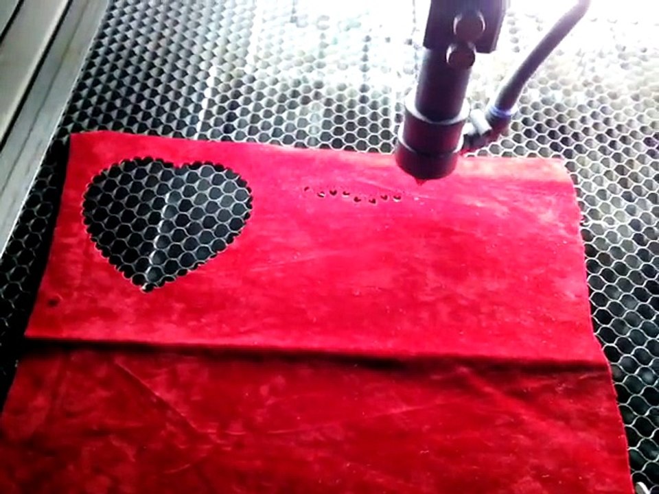 High speed laser cutting machine, high speed laser cutting paper,leather,cloth.