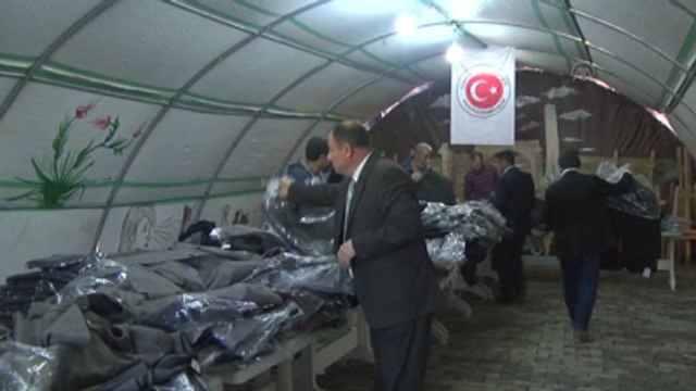 Suriyeli Sığınmacılara Kışlık Giysi Yardımı