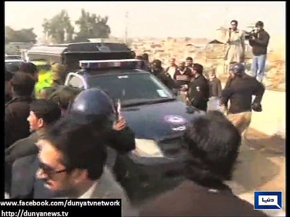 Dunya News - Imran Khan uses govt protocol after having denounced VIP culture