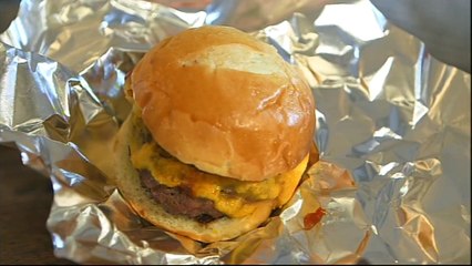 Burger sur le gril - le burger et ses calories - le 18/01/15 sur France 5