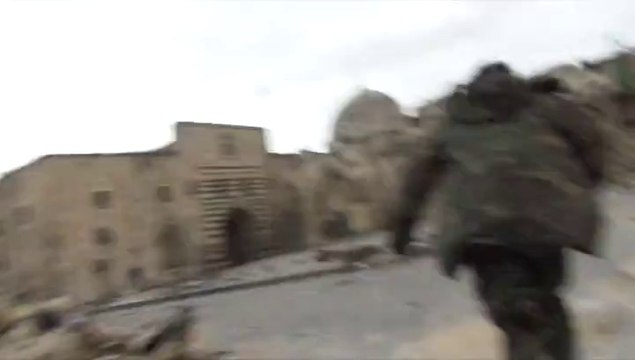 Syrie : Alep prise entre deux feux