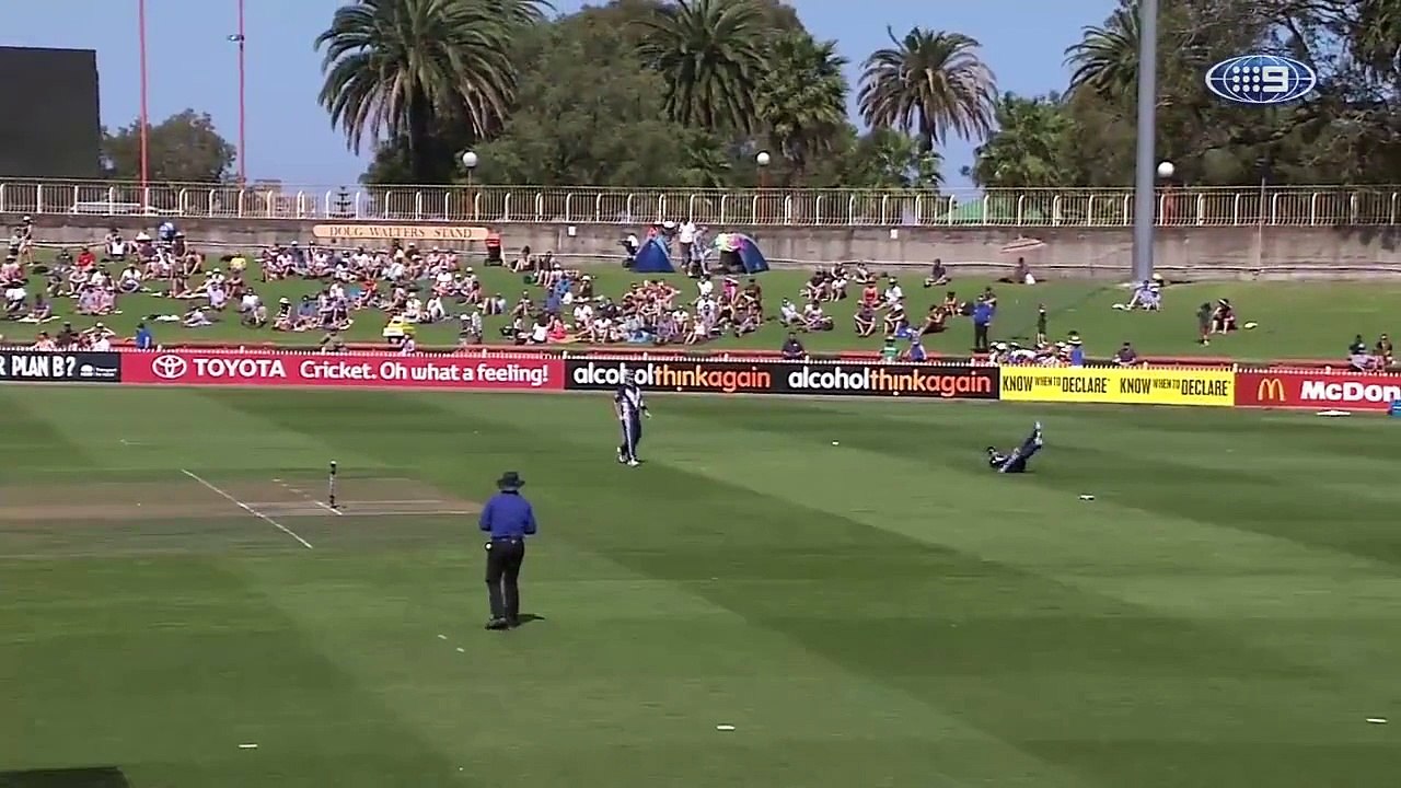 The Most Unbelievable Run Out In Cricket - Amazing(WOW)