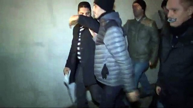 Cumhuriyet gazetesi önünde gözaltı !