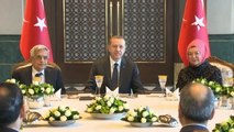 Cumhurbaşkanı Erdoğan, Cumhurbaşkanlığı Sofrası?nda Akademisyen ve Fikir İnsanlarını Ağırladı