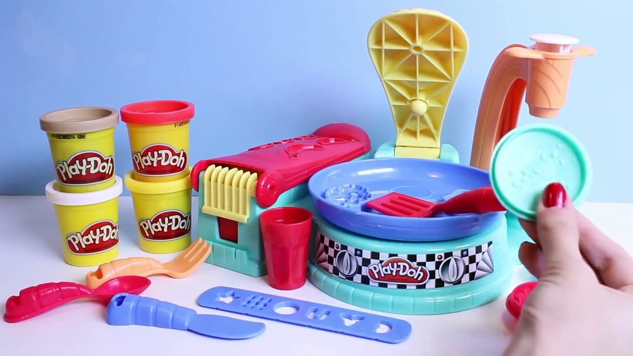Play Doh Flip 'n Serve Breakfast Waffles Pancakes Bacon Smoothies Play-Doh Breakfast Time Set
