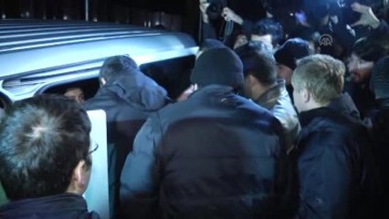 Bir Grup, Cumhuriyet Gazetesini Protesto Etti