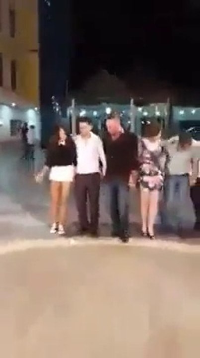 EN ROMANTİK HALAY BU KIZ ÇILDIRTIYOR İNSANI