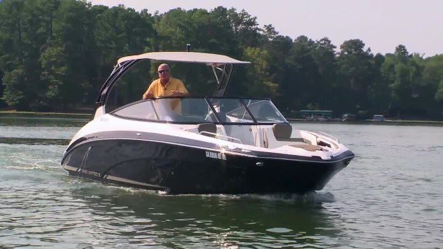 2015 Boat Buyers Guide: Yamaha 242 Limited S