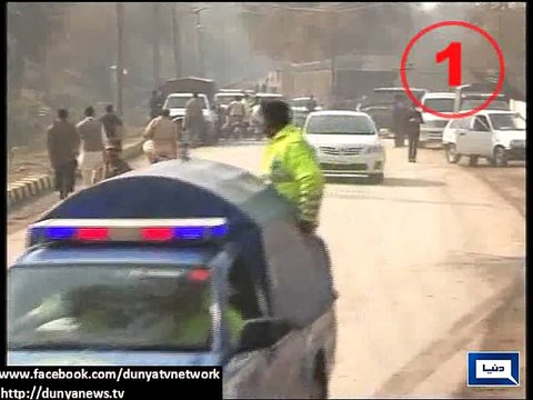 Dunya News - 32 vehicles escorted Imran Khan_ Reham Khan during their visit to Peshawar school