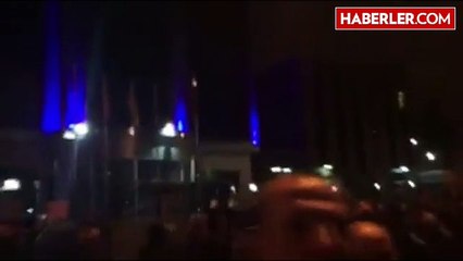 Ülkücüler Akit Gazetesini Taşladı, Binadan Ateş Edildi