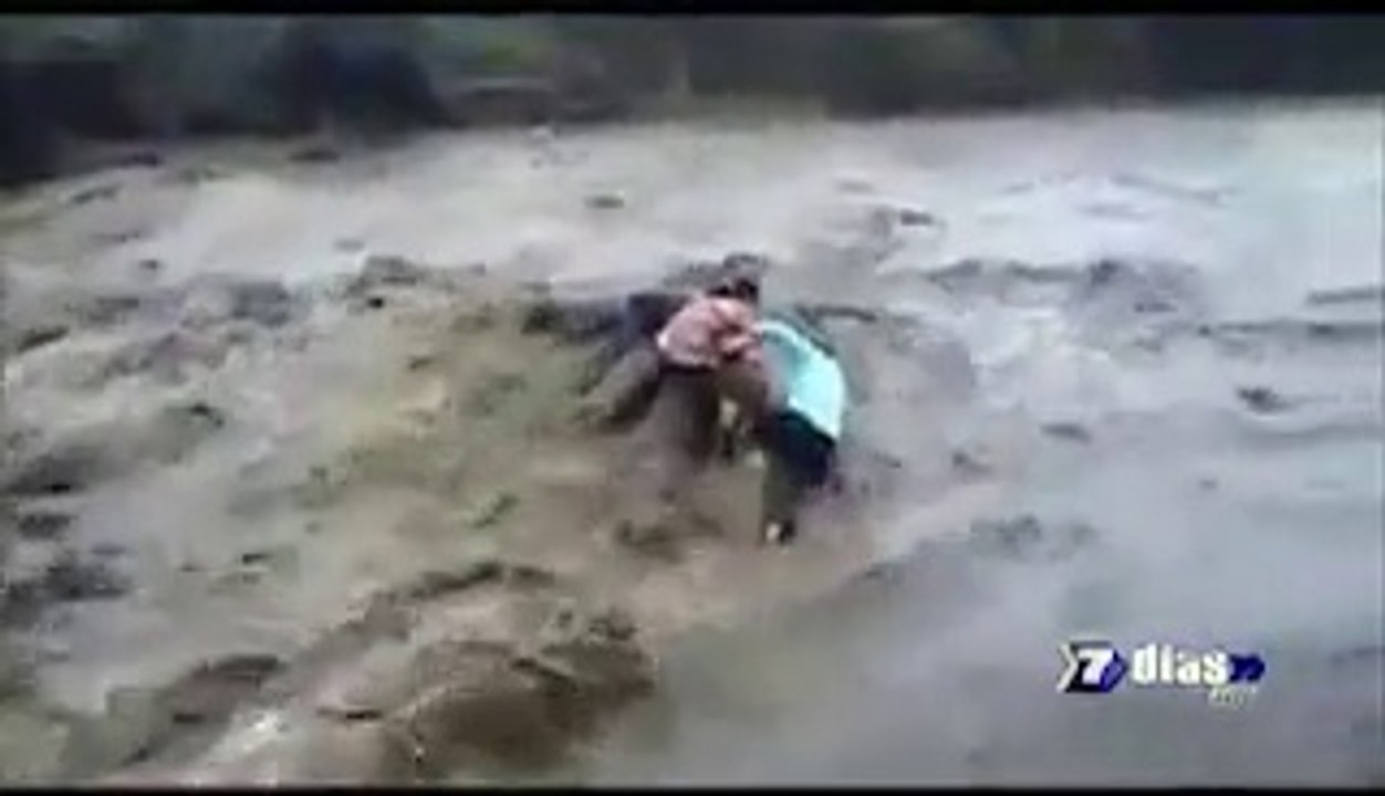 Cabezas de agua, cuando el río ataca