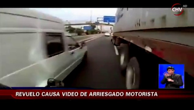Este motociclista realizó arriesgada maniobra para pasarse a todos en un taco - CHV Noticias