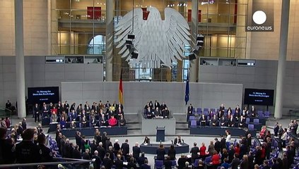 Charlie Hebdo: a Bundestag is lerótta tiszteletét az áldozatok előtt
