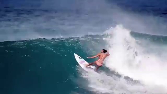 Malia Manuels - Les Surfeuses de PlayBoy