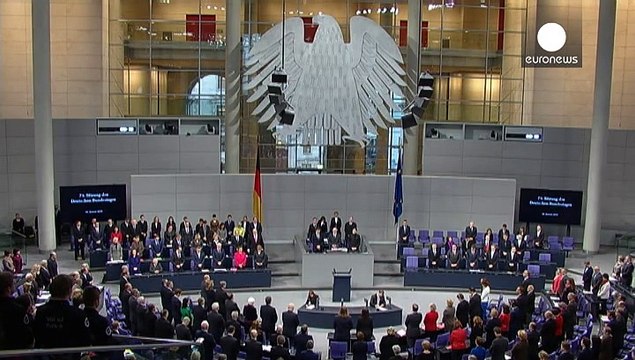 Germania: il Bundestag rende omaggio alle vittime di Parigi