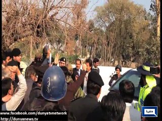 PTI supporters clash with naysayers on social media