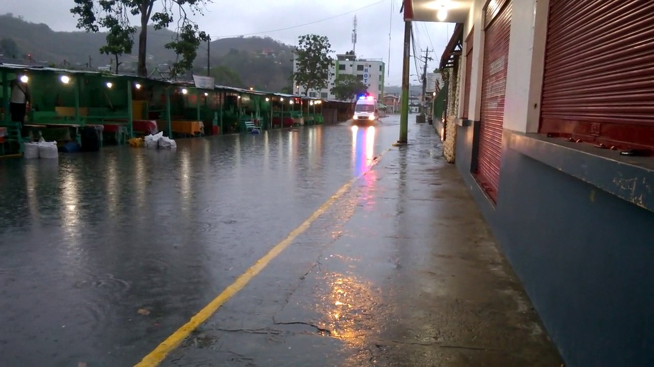 diluvio en atacames 15-01-2015