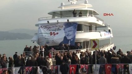 Nazım Hikmet'e Boğaz'da Karanfilli Anma