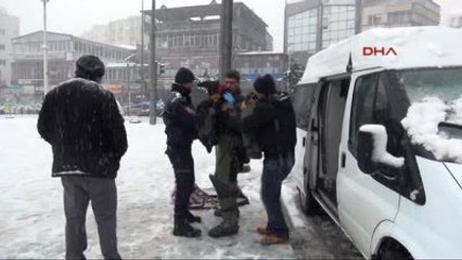 Gaziantep'te Şüpheli Çantadan Kıyafet Çıktı