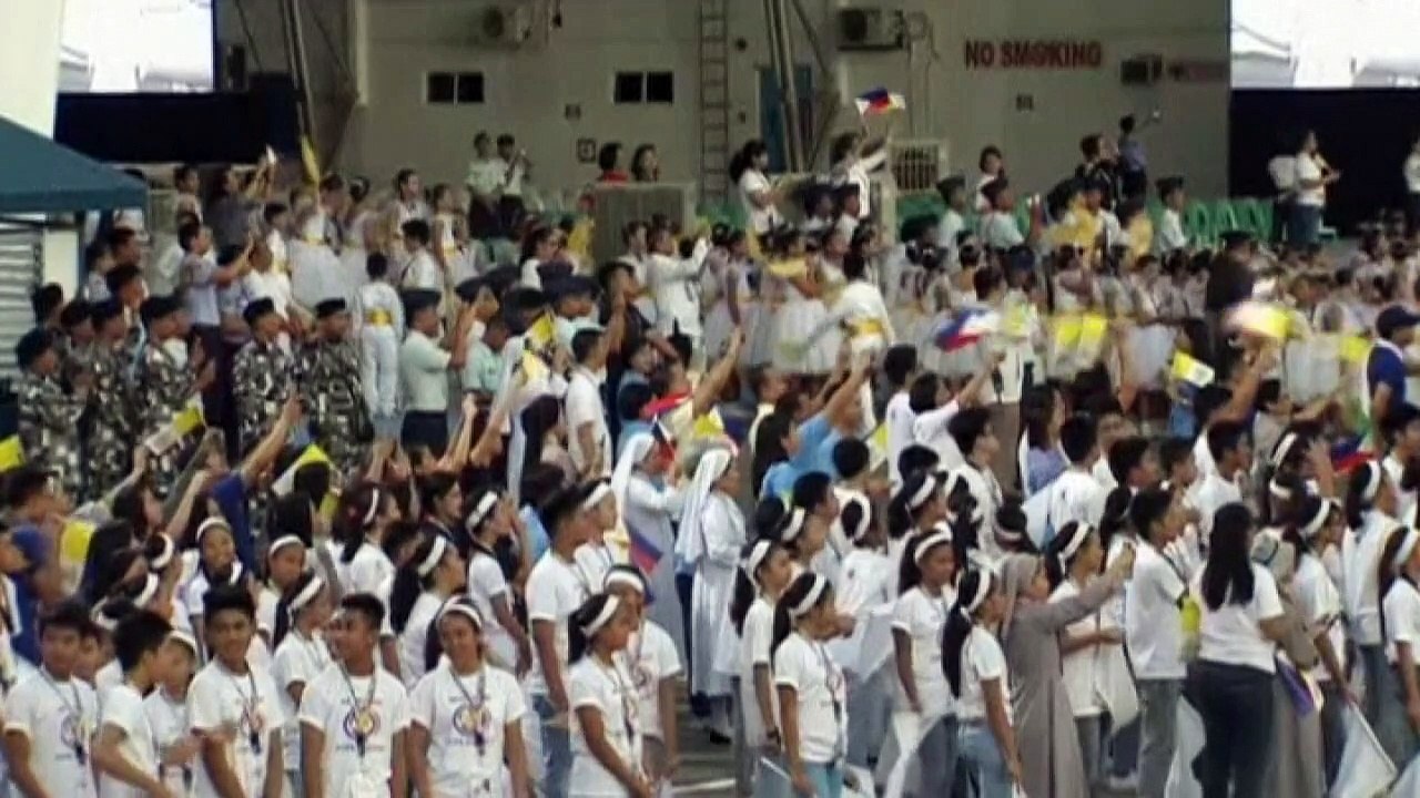 Pope Francis arrives in Philippines, loses his hat