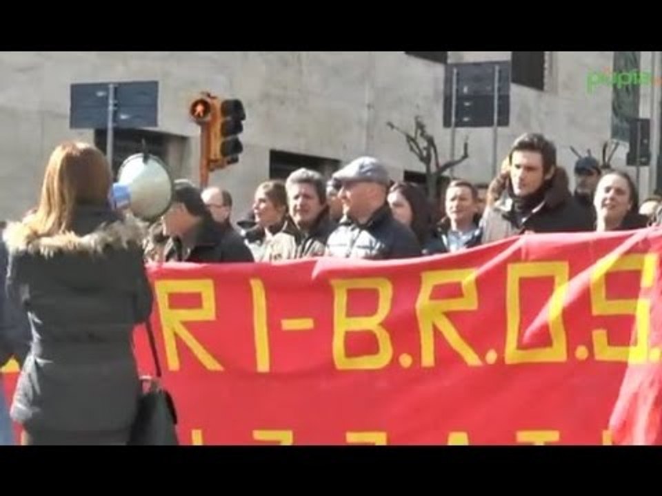 Napoli - Disoccupati, dal Governo 2,5 milioni per i Bros (13.01.15)
