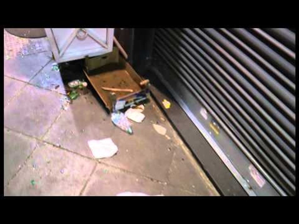Napoli - Mega rissa in Piazza Garibaldi: 100 africani assaltano negozio cinese (13.01.15)