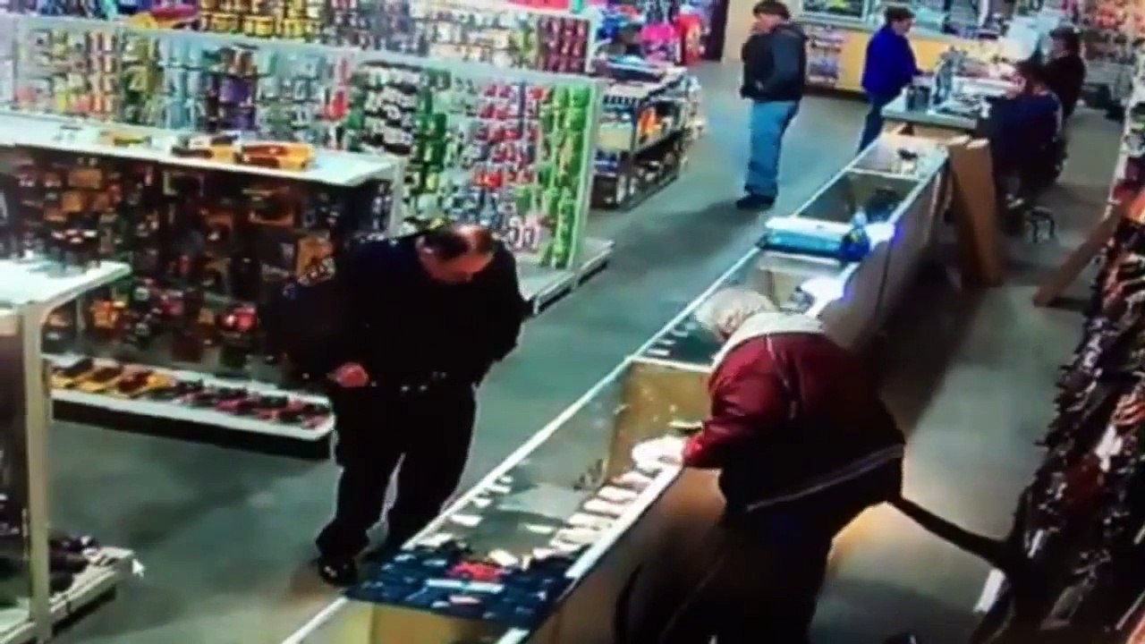 Dumb cop Shoots Off his Finger at Gun Store