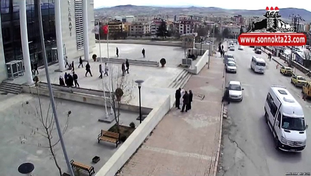 Adliye Önünde Cinayet