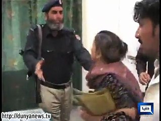 Protest by a mother ‫ - غمزدہ ماں کا وزیراعلیٰ پنجاب سے مطالبہ‬