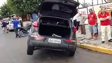 Gravatá: Carro Cai Em Buraco Na Duarte Coelho