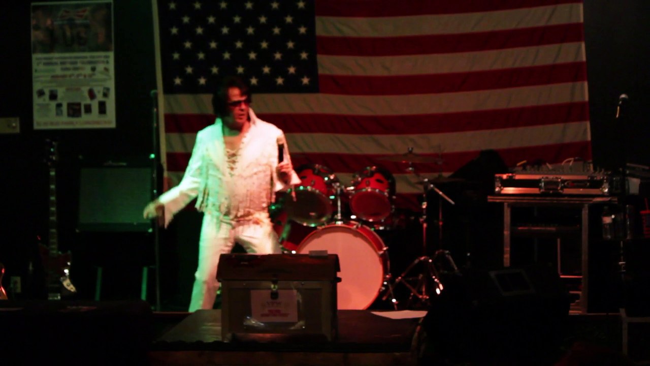Robert Keefer sings 'What'd I Say' in Memphis January 2015