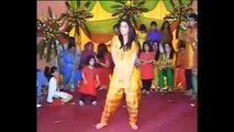 Pakistani girl Mehndi Shaadi Wedding dance 2014