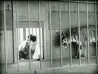 Charlie Chaplin - sarkas movie funny clip - www.100motion.com