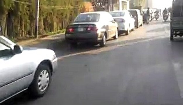 Long rows for petrol,, shortage of petrol,, petrol crises,, lahore,, punjab,,