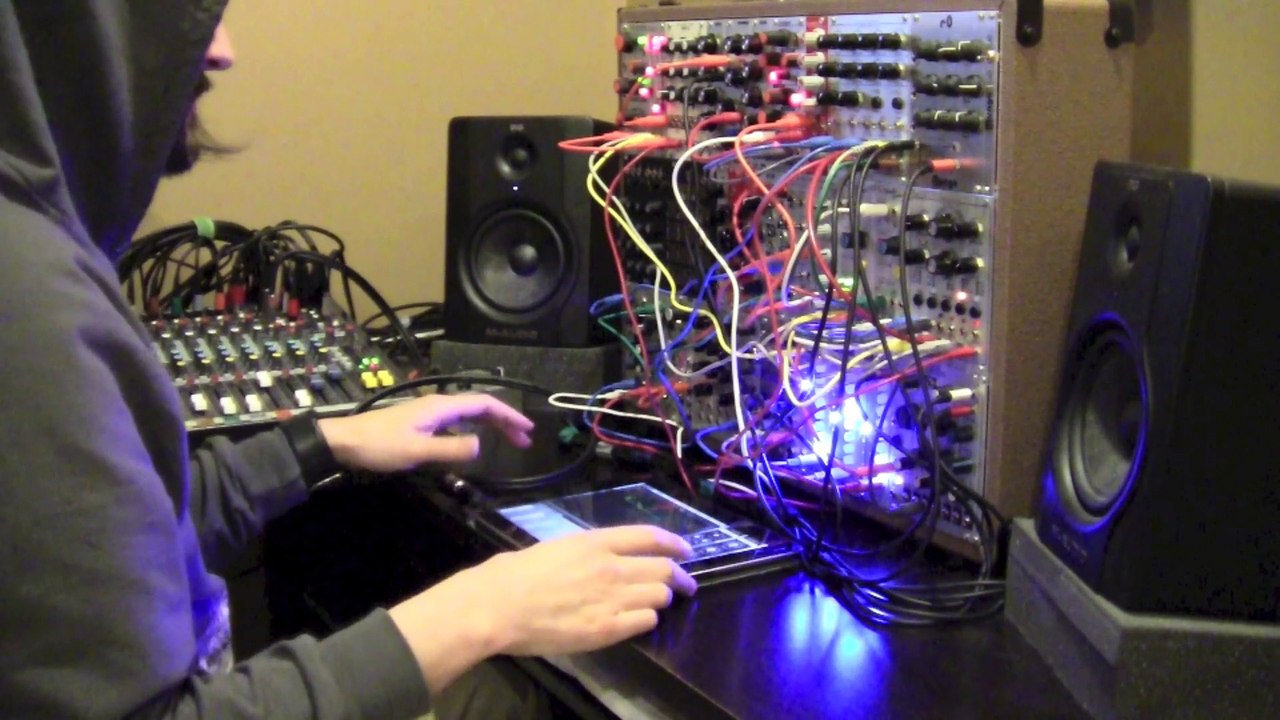Modular Synthesizer Drone - It's Cold Where I Live