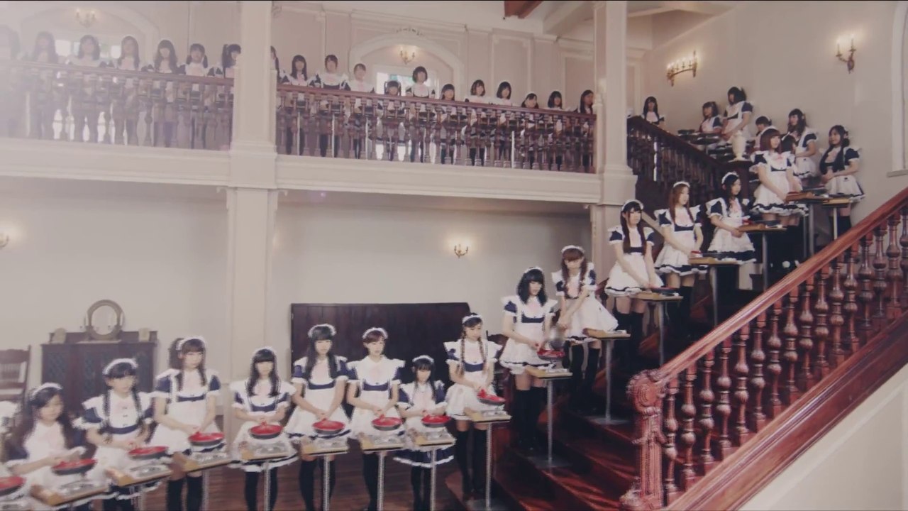 Des Servantes japonaise font des pancakes en série! Pub extra...