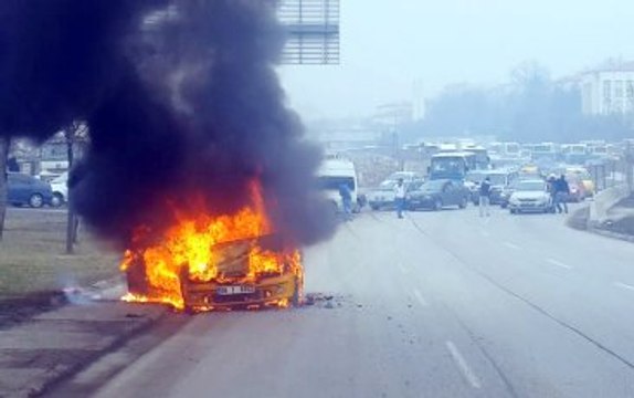Sürücü, Taksisinin Yanışını Gözyaşları İçinde İzledi