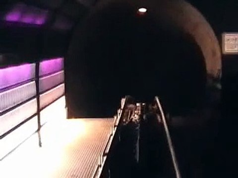 Space Mountain avec les lumières allumées (POV)