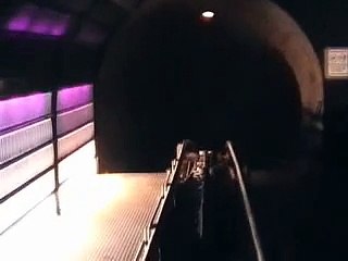 Space Mountain avec les lumières allumées (POV)