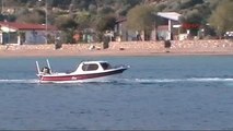 Muğla Datça Sahil Güvenliğe Yakalanmak İstemeyen Kaptan Suya Atladı