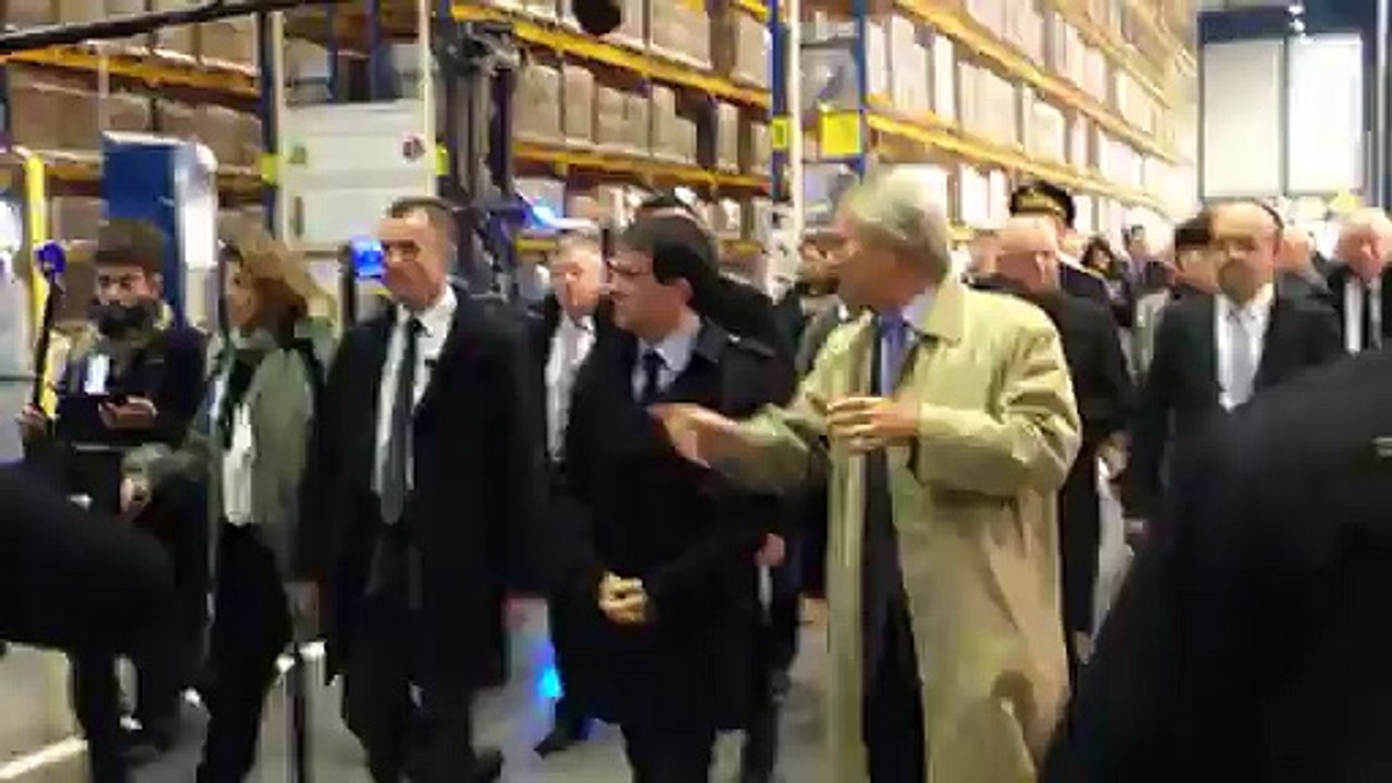 Manuel Valls visite l'usine Bolloré à Ergué-Gabéric