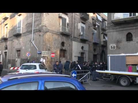 Torre Annunziata (NA) - Sgomberato Palazzo Fienga, fortino del clan Gionta (15.01.15)