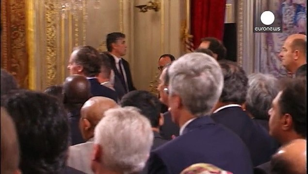 Francia, Hollande ai diplomatici stranieri: contro il terrorismo serve una risposta collettiva