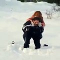 . هكذا سقط رامي عياش وزوجته على الثلج