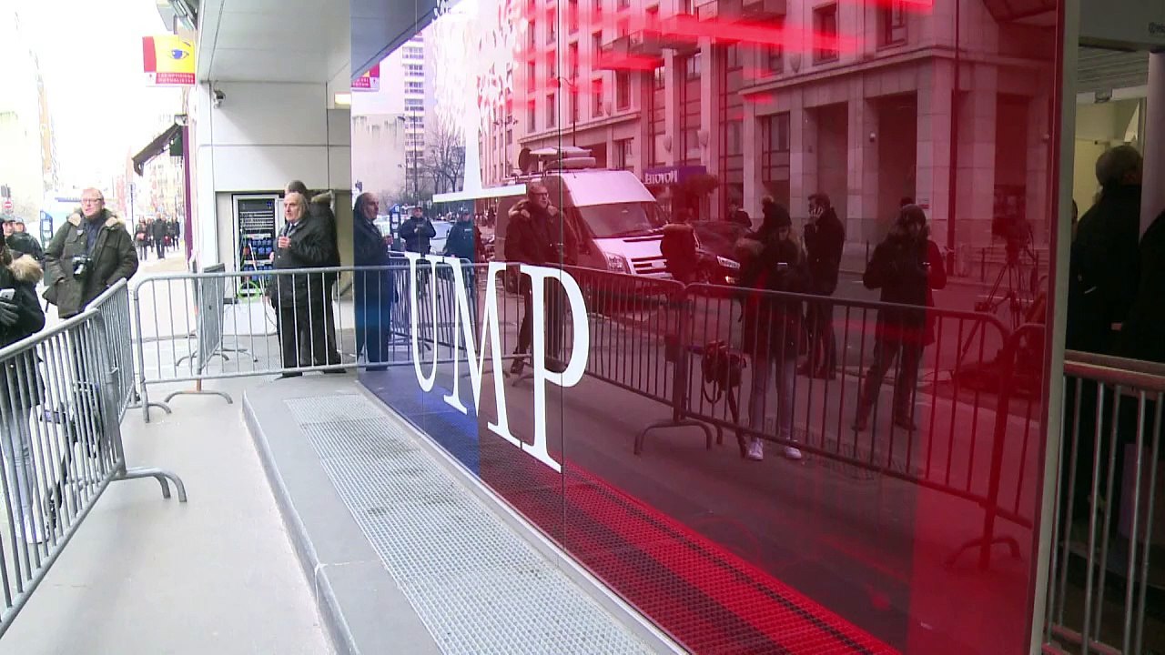 UMP: Sarkozy accueille les adhérents et évoque les attentats