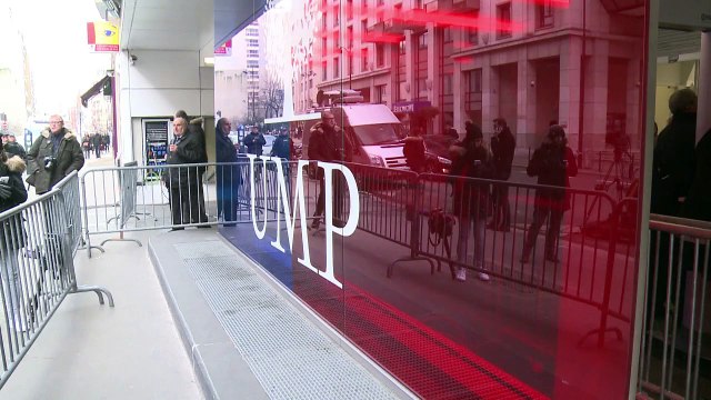 UMP: Sarkozy accueille les adhérents et évoque les attentats