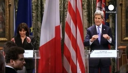 下载视频: John Kerry a Parigi visita i luoghi delle stragi jihadiste