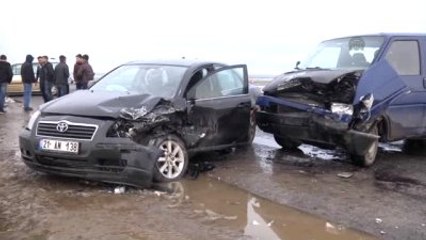 Diyarbakır'da Trafik Kazası: 15 Yaralı