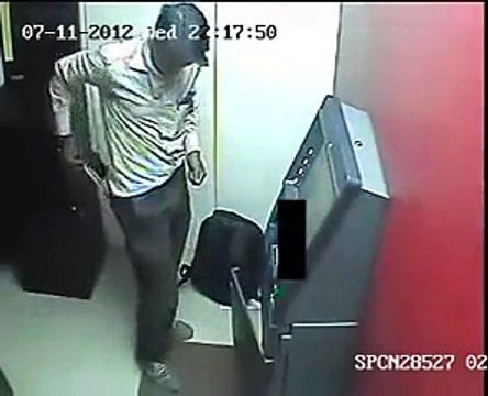 Watch How Cleverly this thief is taking out Money from ATM